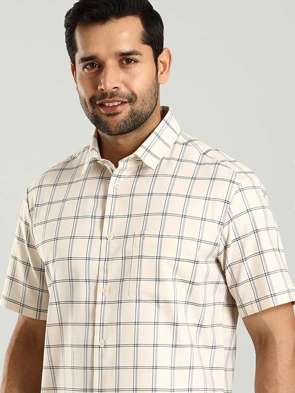 Indian Terrain Men's Regular Fit Half Sleeve Checkered Cream Shirt